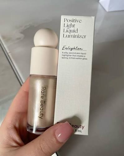 IMG_0477 Rare Beauty Highlighter Enlighten